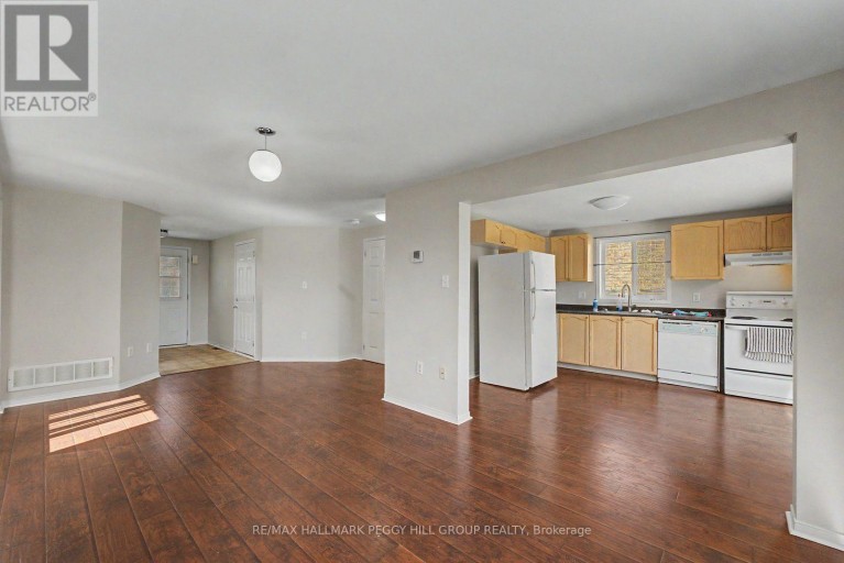 24 DUNSMORE LANE, Barrie (Georgian Drive), Ontario, L4M7A1