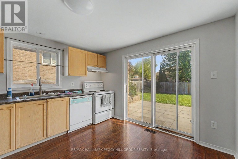 24 DUNSMORE LANE, Barrie (Georgian Drive), Ontario, L4M7A1