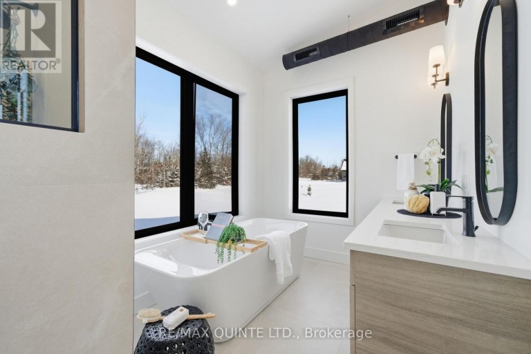 225 MITCHELLS CROSSROAD, Prince Edward County (North Marysburg Ward), Ontario, K0K2T0