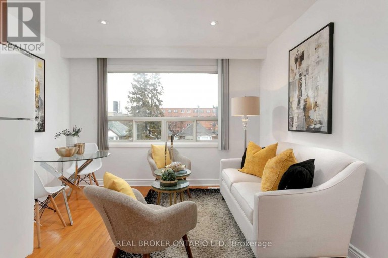 UPPER - 57 LANARK AVENUE, Toronto (Oakwood Village), Ontario, M6C2B5