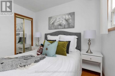 UPPER - 57 LANARK AVENUE Toronto (Oakwood Village) Ontario photo 6