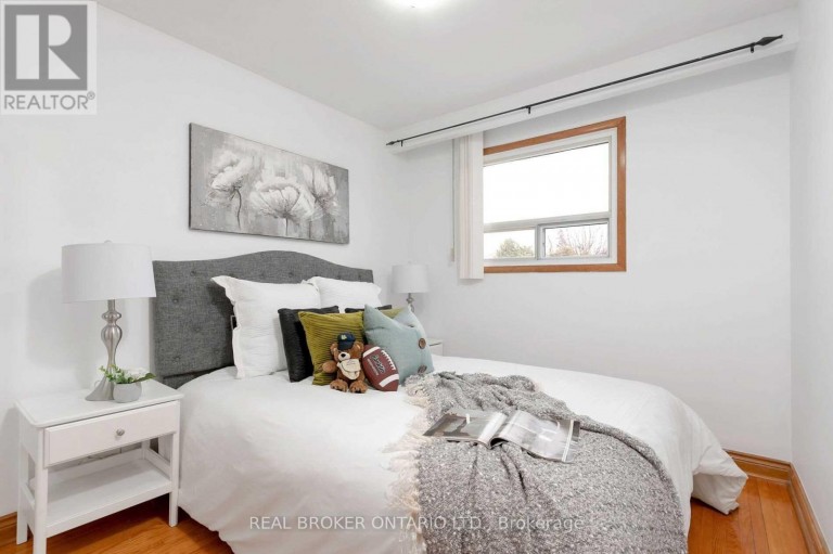 UPPER - 57 LANARK AVENUE, Toronto (Oakwood Village), Ontario, M6C2B5