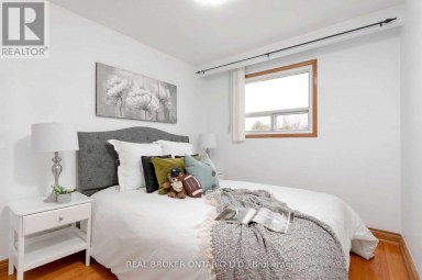 UPPER - 57 LANARK AVENUE Toronto (Oakwood Village) Ontario photo 7