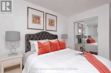 UPPER - 57 LANARK AVENUE Toronto (Oakwood Village) Ontario photo 9