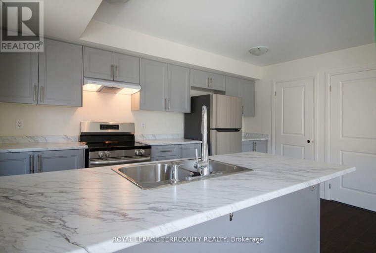8D LOOKOUT DRIVE, Clarington (Bowmanville), Ontario, L1C7E9
