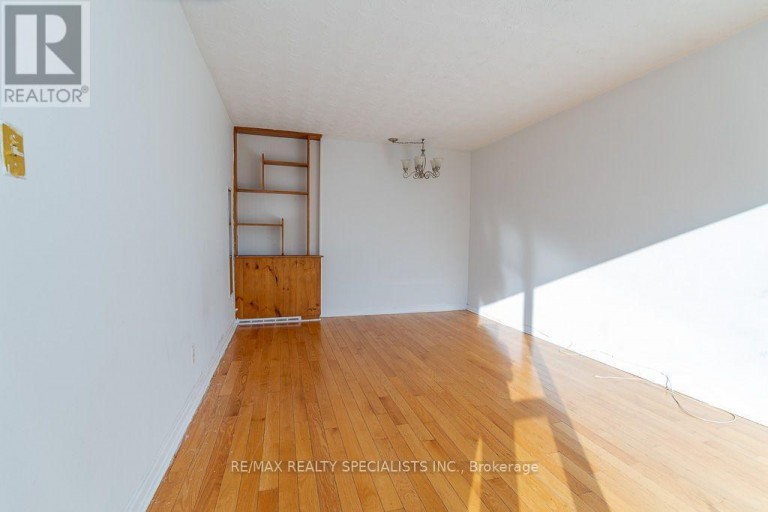 17 HUDDLESTON COURT, Toronto (Clairlea-Birchmount), Ontario, M1L4L1