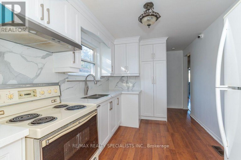 17 HUDDLESTON COURT, Toronto (Clairlea-Birchmount), Ontario, M1L4L1