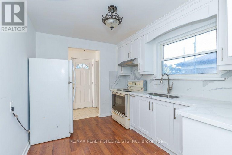 17 HUDDLESTON COURT, Toronto (Clairlea-Birchmount), Ontario, M1L4L1