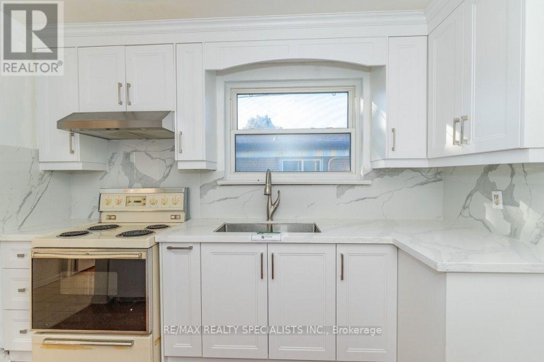 17 HUDDLESTON COURT, Toronto (Clairlea-Birchmount), Ontario, M1L4L1
