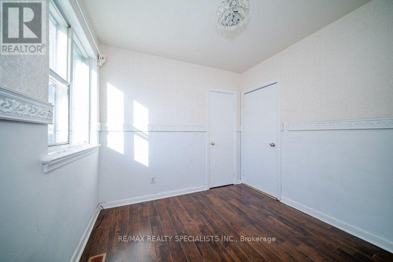17 HUDDLESTON COURT, Toronto (Clairlea-Birchmount), Ontario, M1L4L1