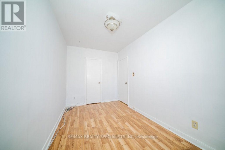 17 HUDDLESTON COURT, Toronto (Clairlea-Birchmount), Ontario, M1L4L1