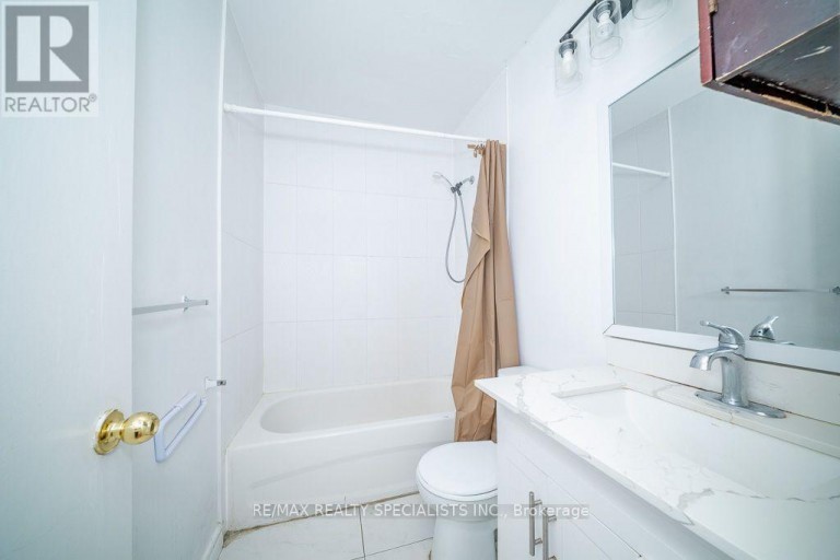 17 HUDDLESTON COURT, Toronto (Clairlea-Birchmount), Ontario, M1L4L1