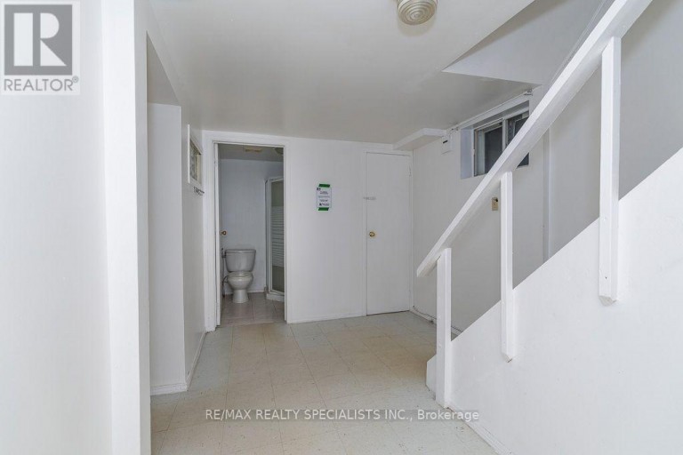 17 HUDDLESTON COURT, Toronto (Clairlea-Birchmount), Ontario, M1L4L1