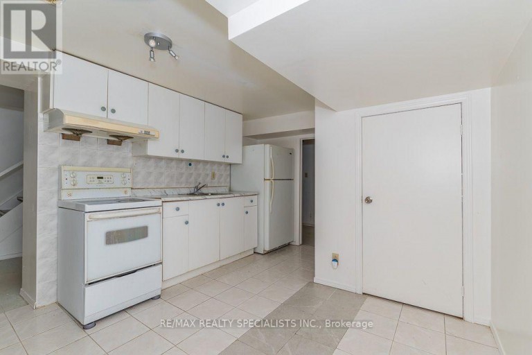 17 HUDDLESTON COURT, Toronto (Clairlea-Birchmount), Ontario, M1L4L1