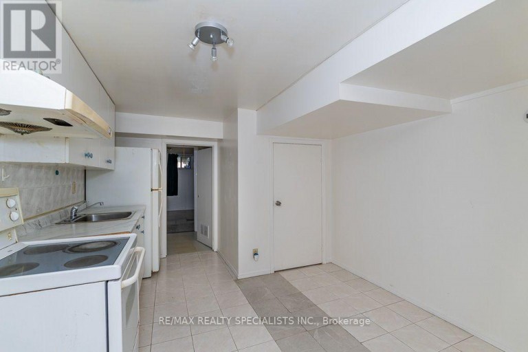 17 HUDDLESTON COURT, Toronto (Clairlea-Birchmount), Ontario, M1L4L1