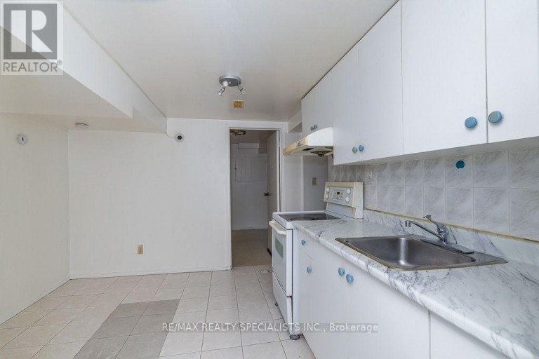 17 HUDDLESTON COURT, Toronto (Clairlea-Birchmount), Ontario, M1L4L1