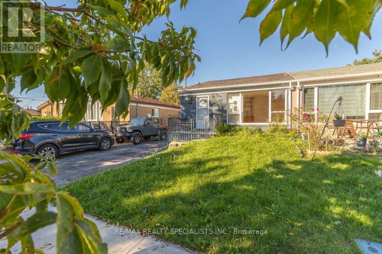 17 HUDDLESTON COURT, Toronto (Clairlea-Birchmount), Ontario, M1L4L1