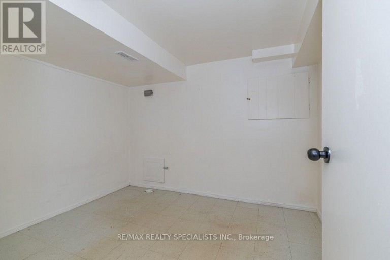 17 HUDDLESTON COURT, Toronto (Clairlea-Birchmount), Ontario, M1L4L1
