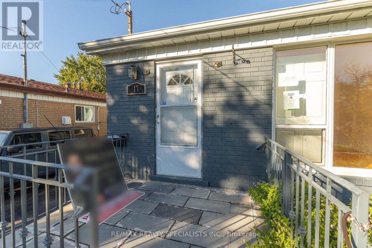 17 HUDDLESTON COURT, Toronto (Clairlea-Birchmount), Ontario, M1L4L1