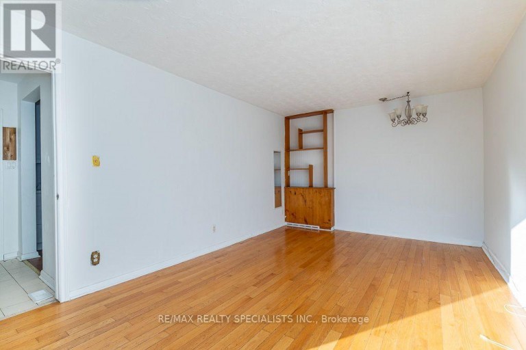 17 HUDDLESTON COURT, Toronto (Clairlea-Birchmount), Ontario, M1L4L1