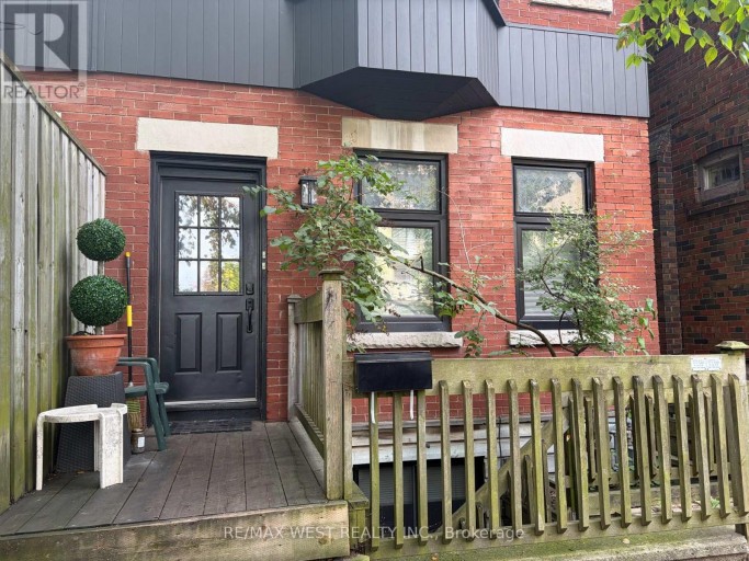 UPPER - 28 SPENCER AVENUE, Toronto (South Parkdale), Ontario, M6K2J6