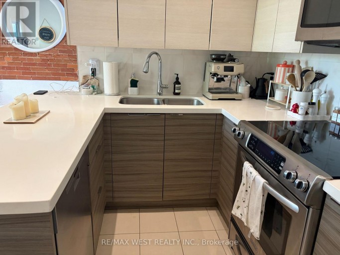 UPPER - 28 SPENCER AVENUE, Toronto (South Parkdale), Ontario, M6K2J6