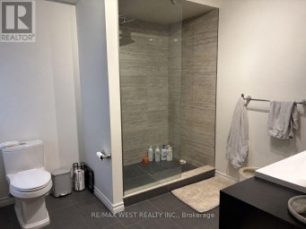 UPPER - 28 SPENCER AVENUE Toronto (South Parkdale) Ontario photo 13