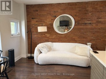 UPPER - 28 SPENCER AVENUE Toronto (South Parkdale) Ontario photo 4