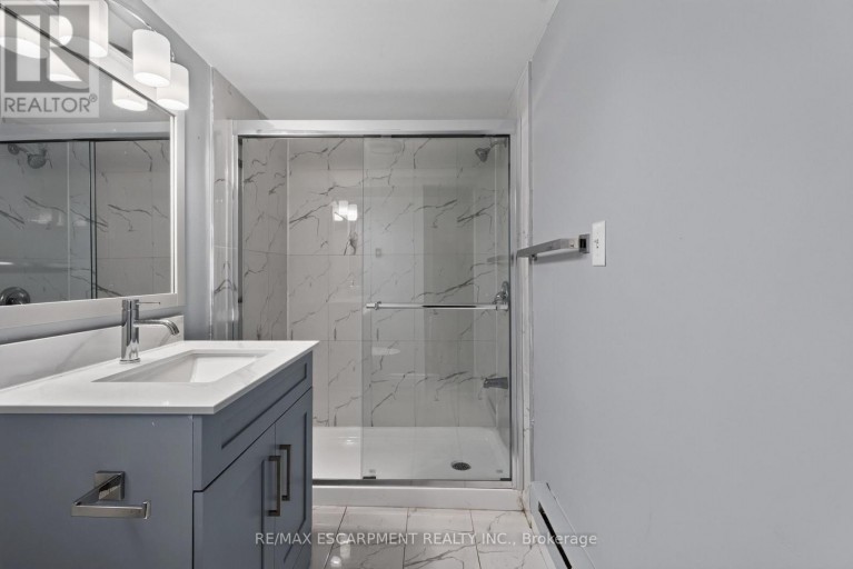241 WEST 5TH STREET W, Hamilton (Bonnington), Ontario, L9C3N8