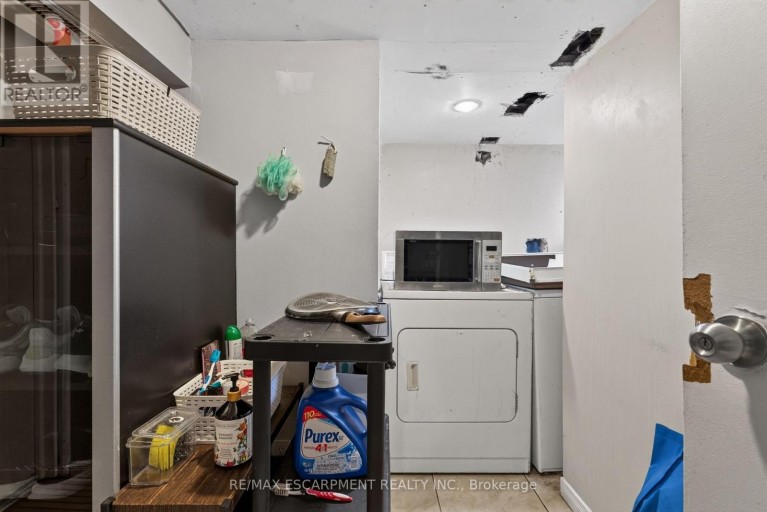 241 WEST 5TH STREET W, Hamilton (Bonnington), Ontario, L9C3N8