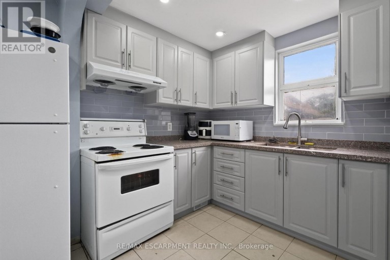 241 WEST 5TH STREET W, Hamilton (Bonnington), Ontario, L9C3N8