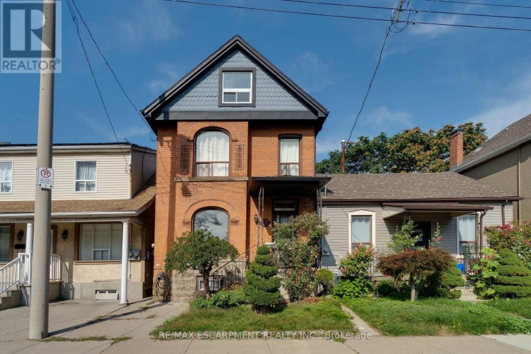 23 OAK AVENUE, Hamilton (Landsdale), Ontario, L8L5M7