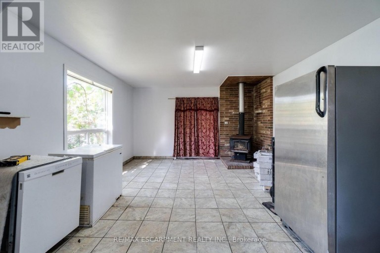 23 OAK AVENUE, Hamilton (Landsdale), Ontario, L8L5M7