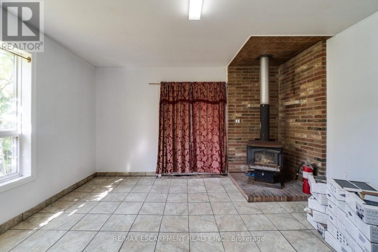 23 OAK AVENUE, Hamilton (Landsdale), Ontario, L8L5M7