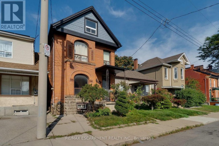 23 OAK AVENUE, Hamilton (Landsdale), Ontario, L8L5M7