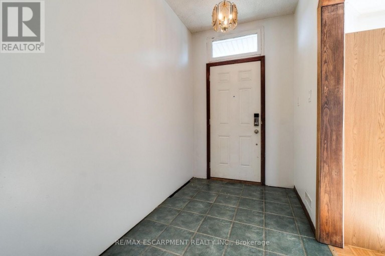 23 OAK AVENUE, Hamilton (Landsdale), Ontario, L8L5M7