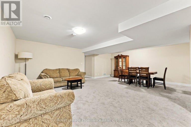 8 FERRIS COURT, Trent Hills (Campbellford), Ontario, K0L1L0