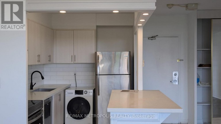 #607 - 5 MASSEY SQUARE, Toronto (Crescent Town), Ontario, M4C5L6