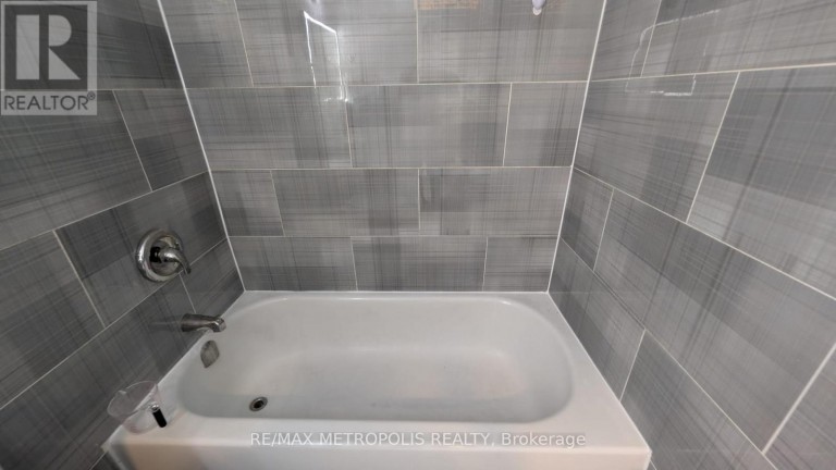#607 - 5 MASSEY SQUARE, Toronto (Crescent Town), Ontario, M4C5L6