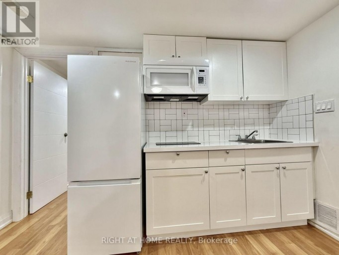 BSMT - 116 CHERRYWOOD DRIVE, Newmarket (Bristol-London), Ontario, L3Y2X7