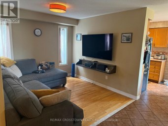 UPPER - 22 EAGLESTONE LANE Barrie (Ardagh) Ontario photo 2