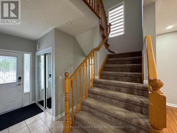 UPPER - 657 THOMPSON ROAD S, Milton (BE Beaty), Ontario, L9T5W8