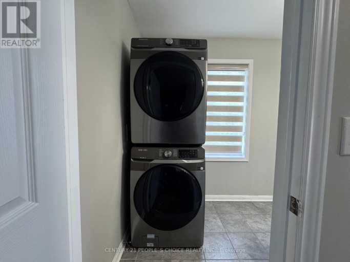 UPPER - 657 THOMPSON ROAD S, Milton (BE Beaty), Ontario, L9T5W8