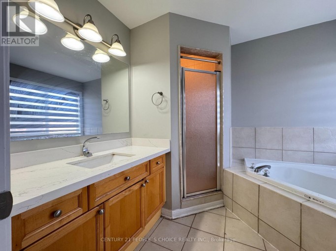 UPPER - 657 THOMPSON ROAD S, Milton (BE Beaty), Ontario, L9T5W8