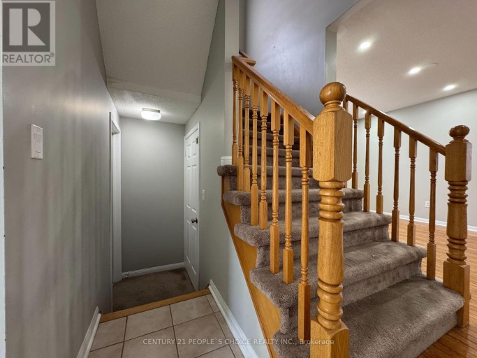 UPPER - 657 THOMPSON ROAD S, Milton (BE Beaty), Ontario, L9T5W8
