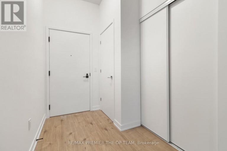 204 - 500 PLAINS ROAD E, Burlington (LaSalle), Ontario, L7T0C8