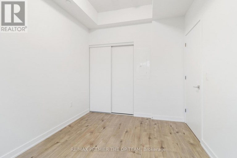 204 - 500 PLAINS ROAD E, Burlington (LaSalle), Ontario, L7T0C8