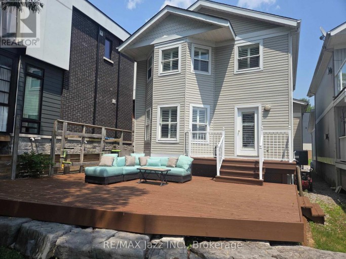 1236 BAYVIEW STREET, Pickering (Bay Ridges), Ontario, L1W1E6