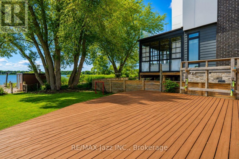 1236 BAYVIEW STREET, Pickering (Bay Ridges), Ontario, L1W1E6