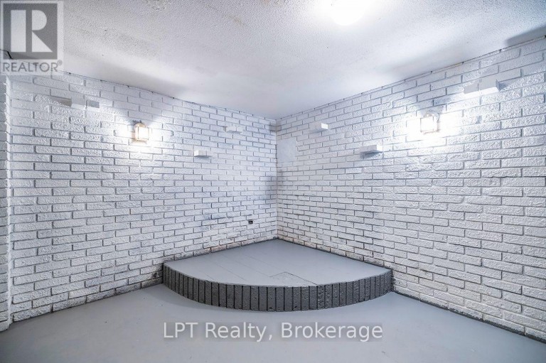 745 GRANDVIEW DRIVE, Oshawa (Donevan), Ontario, L1H7W5